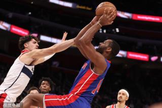 他在去年接 他在去年接